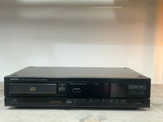 PCM Audio Technology / CD Player DCD-610 8051504544