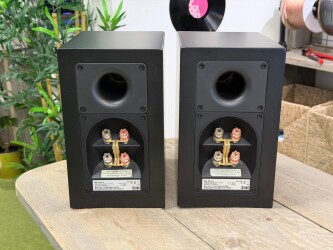 BS203.2 Speakers 31301E011857 3