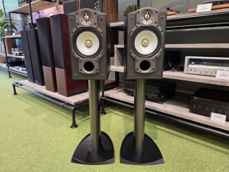 Reference Studio 20 V.4 Speakerset inclusief stands 64242/64243