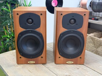 Revolution r1 Speakers 000179P